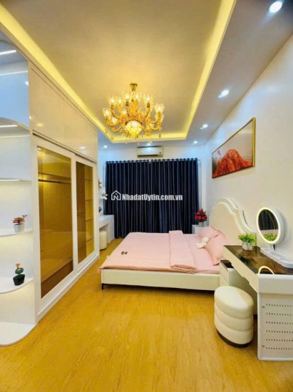 BÁN NHÀ  Quan Thổ 31m2,4 tầng  mặt tiền3.5 m 7.2 tỷ Đống Đa Hà Nội