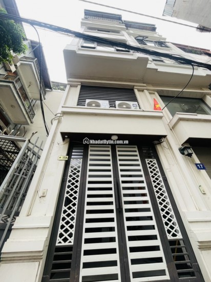 Nhà lô góc, phòng nào cũng có ánh sáng tự nhiên.
Nhà còn mới, đã full phòng, khách vào chỉ việc vận hành.