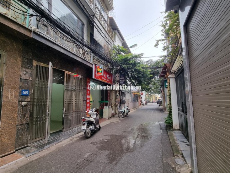Khu phân lô ô tô tránh chạy vòng quanh, hiếm nhà bán, xây dựng rất kiên cố chắc chắn, kinh doanh tốt, hoặc phù hợp văn phòng Công ty.