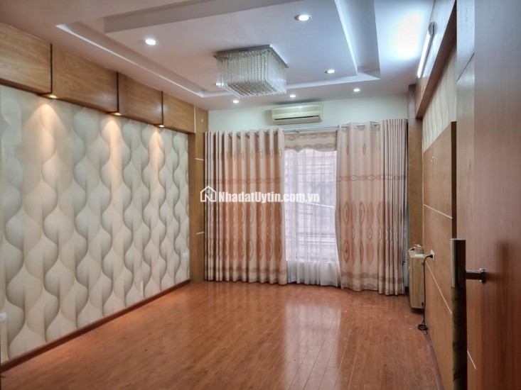 Khu phân lô ô tô tránh chạy vòng quanh, hiếm nhà bán, xây dựng rất kiên cố chắc chắn, kinh doanh tốt, hoặc phù hợp văn phòng Công ty.