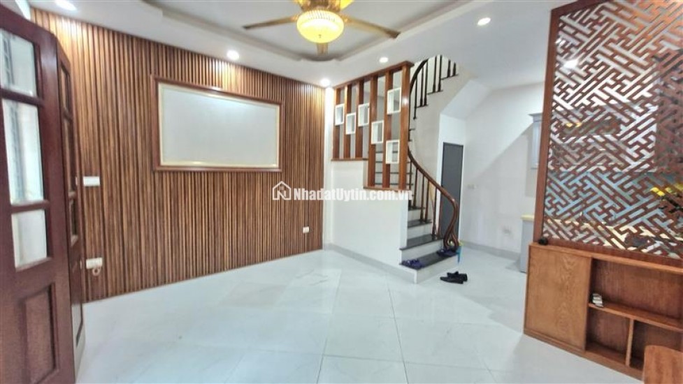 Vị trí đẹp gần phố lô góc hai mặt thoáng, xung quanh tiện ích bạt ngàn như chợ, siêu thị, trường học... tương lại sáng ngời sau quy hoạch mở đường 70