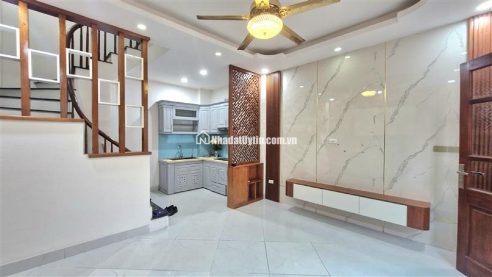Vị trí đẹp gần phố lô góc hai mặt thoáng, xung quanh tiện ích bạt ngàn như chợ, siêu thị, trường học... tương lại sáng ngời sau quy hoạch mở đường 70
