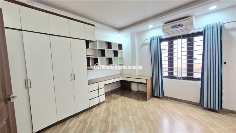Vị trí đẹp gần phố lô góc hai mặt thoáng, xung quanh tiện ích bạt ngàn như chợ, siêu thị, trường học... tương lại sáng ngời sau quy hoạch mở đường 70