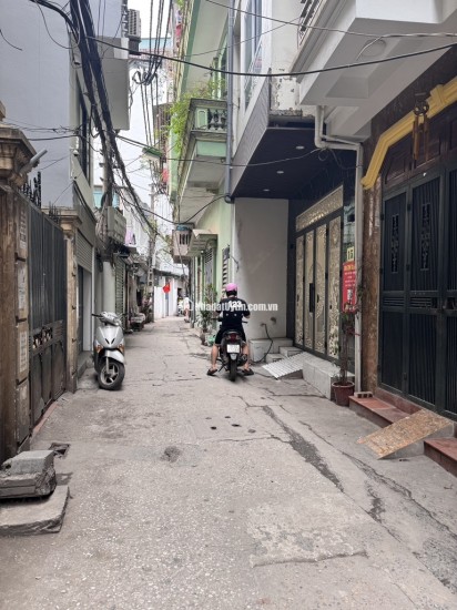 MẶT NGÕ THÔNG - NHÀ CŨ CHỈ CẦN SƠN LẠI LÀ ĐẸP - GIÁ GIA LỘC
