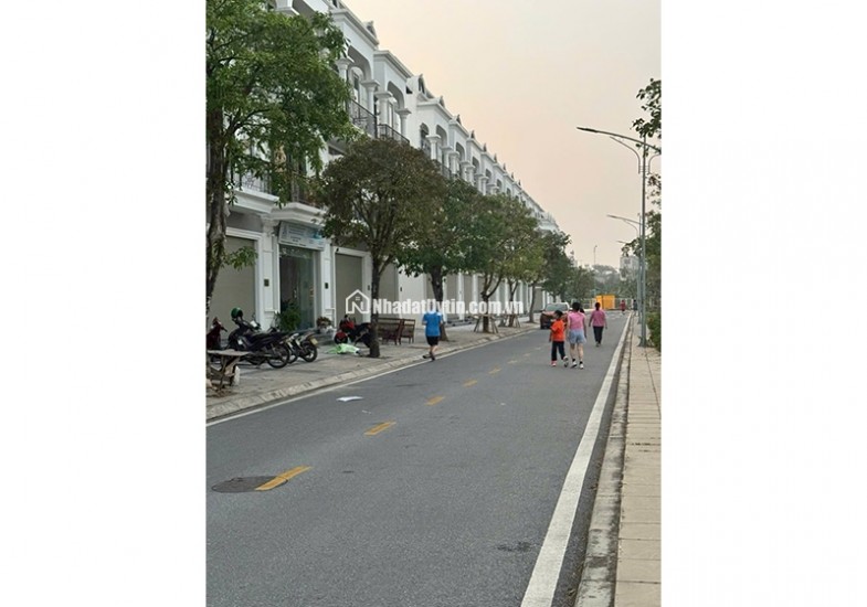 Bán căn liền kề Calyx Residence 319 Đông Anh sổ đỏ chính chủ view vườn hoa.
