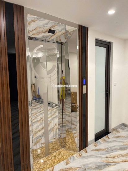 Bán Nhà Phố Hoàng Cầu - 45m x 7 Tầng Thang Máy - Ô Tô Đỗ Cửa - Giá 15,3 tỷ