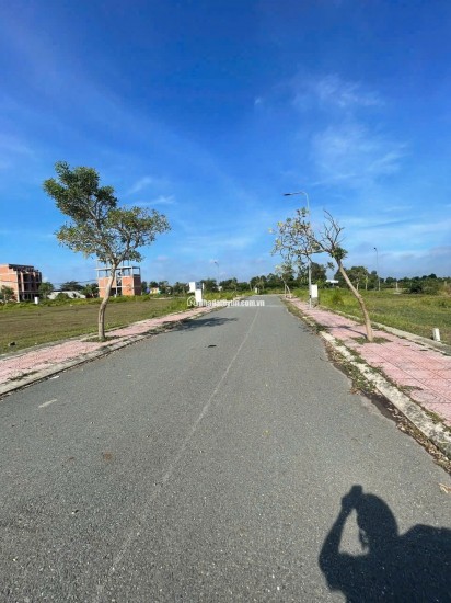 Bán gấp lô đất thổ 5x17, ODT sau lưng chợ, ngay TT. Đức Hòa