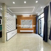 Bán nhà 6x10 - 3 tầng - hẻm oto - giá chỉ 5,x tỷ - ngay đường Tên Lửa nối dài - Bình Tân.