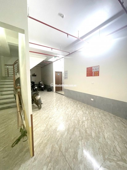 Bán Gấp Nhà Mặt Phố Nguyễn Văn Cừ 198m2, 5T, MT 8m, 2 Thoáng,  6X Tỷ Kinh Doanh Dòng Tiền