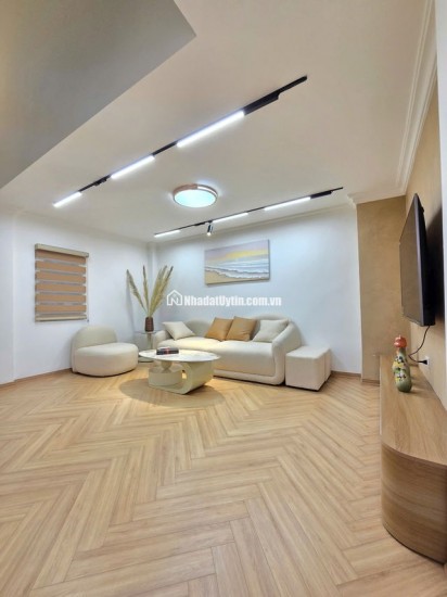 NGUYỄN TRÃI - THANH XUÂN - NHÀ LÔ GÓC – 42m2 - 5 TẦNG MẶT TIỀN KHỦNG 5.8M – Ô TÔ VÀO NHÀ