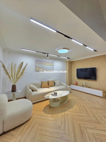 NGUYỄN TRÃI - THANH XUÂN - NHÀ LÔ GÓC – 42m2 - 5 TẦNG MẶT TIỀN KHỦNG 5.8M – Ô TÔ VÀO NHÀ