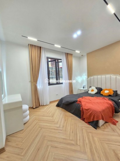 NGUYỄN TRÃI - THANH XUÂN - NHÀ LÔ GÓC – 42m2 - 5 TẦNG MẶT TIỀN KHỦNG 5.8M – Ô TÔ VÀO NHÀ