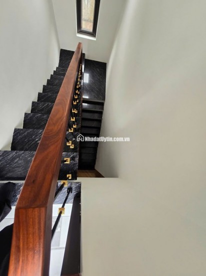 NGUYỄN TRÃI - THANH XUÂN - NHÀ LÔ GÓC – 42m2 - 5 TẦNG MẶT TIỀN KHỦNG 5.8M – Ô TÔ VÀO NHÀ