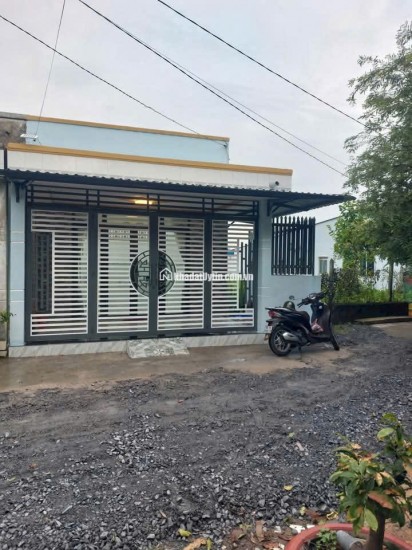 Bán nhà cấp 4 đẹp 252m2, 3PN, 1WC, mặt tiền rộng tại Tân Thông Hội