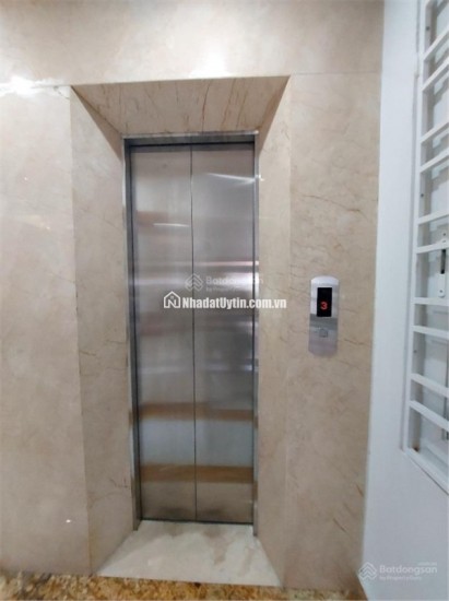 Nhà phố Hoàng Quốc Việt - 5 tầng BTCT có cả thang máy - full nội thất gỗ - chỉ với 9 tỷ