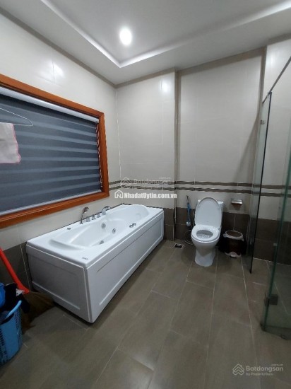 Nhà phố Hoàng Quốc Việt - 5 tầng BTCT có cả thang máy - full nội thất gỗ - chỉ với 9 tỷ