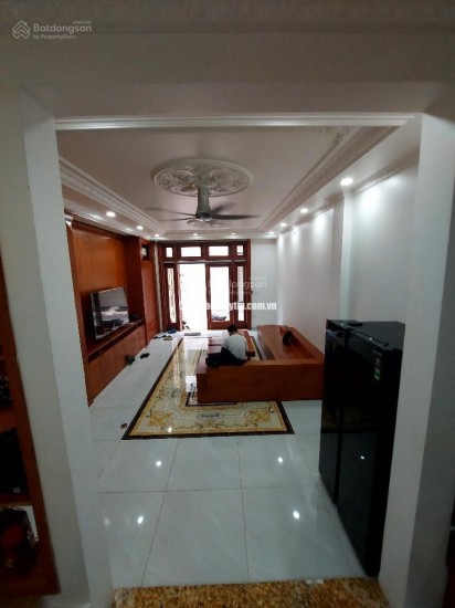 Nhà phố Hoàng Quốc Việt - 5 tầng BTCT có cả thang máy - full nội thất gỗ - chỉ với 9 tỷ