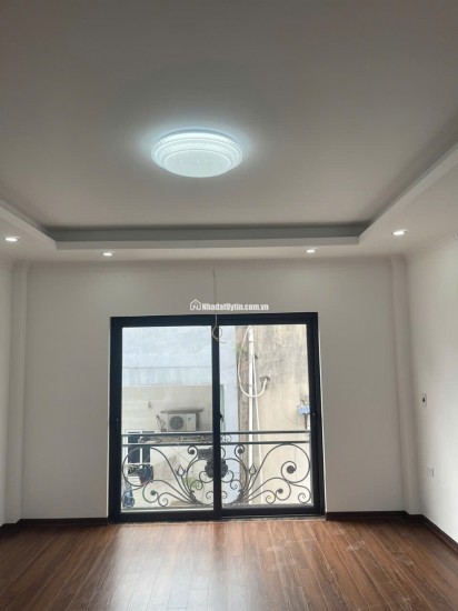 SIÊU PHẨM MỚI CHỈ HƠN 4 TỶ SỞ HỮU NHÀ 5T, 35M2, Ô TÔ ĐỖ CỬA,