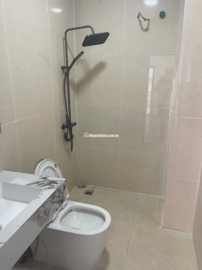 SIÊU PHẨM MỚI CHỈ HƠN 4 TỶ SỞ HỮU NHÀ 5T, 35M2, Ô TÔ ĐỖ CỬA,
