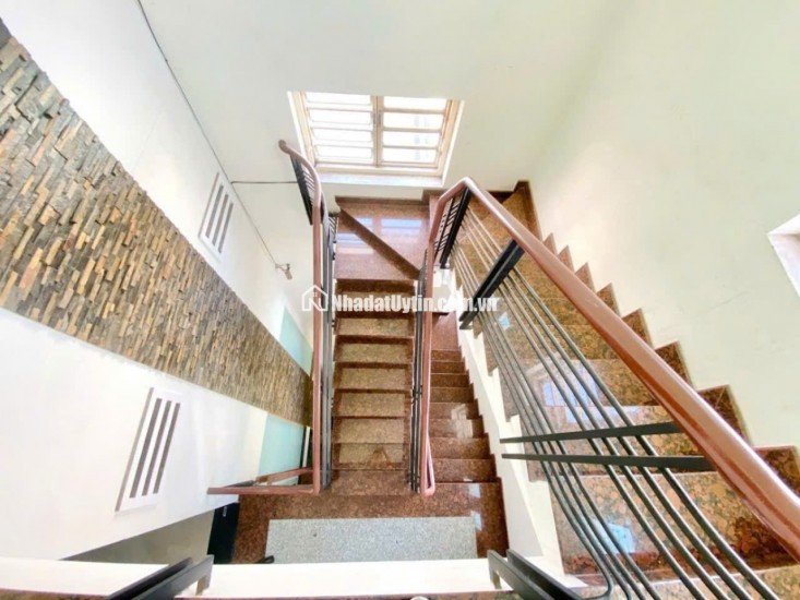 BÁN NHÀ GÒ VẤP HẺM XE TẢI THÔNG 80M2 5 LẦU NGANG 4.8M ĐANG KINH DOANH TRÀ SỮA
