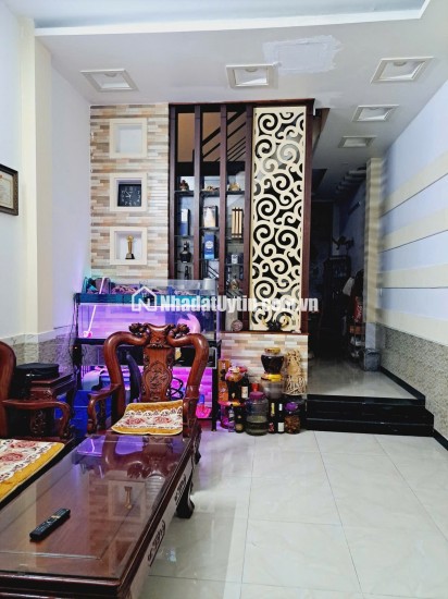 Bán nhà 3 tầng, hẻm ô tô 8m, Miếu Gò Xoài, ở ngay, tiện mở văn phòng