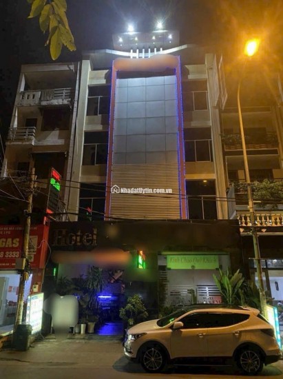 BÁN GẤP KHÁCH SẠN 7 TẦNG MẶT TIỀN HÀ HUY GIÁP - KHU NAM LONG THẠNH LỘC NGANG KHỦNG 9M-