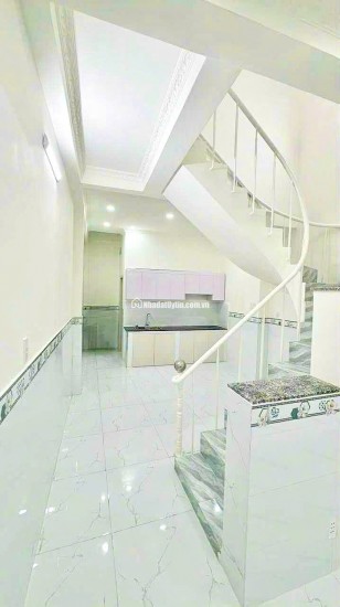 Bán nhà Q10, thông CMT8, oto trong nhà, 44M2, cao 2 tầng 2 phòng: Nhỉnh 6 Tỷ.