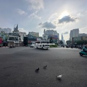 Cho thuê mặt bằng ngang rộng 10m số 2 CMT8, phường Bến Thành, Q1