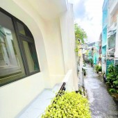 Bán nhà Q10, thông CMT8, oto trong nhà, 44M2, cao 2 tầng 2 phòng: Nhỉnh 6 Tỷ.