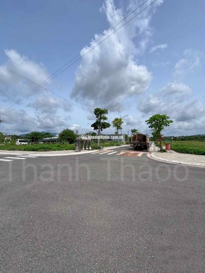 ĐẤT PHỦ HỒNG 7X19 ĐỐI DIỆN CỔNG VÀO SÂN GOLF
