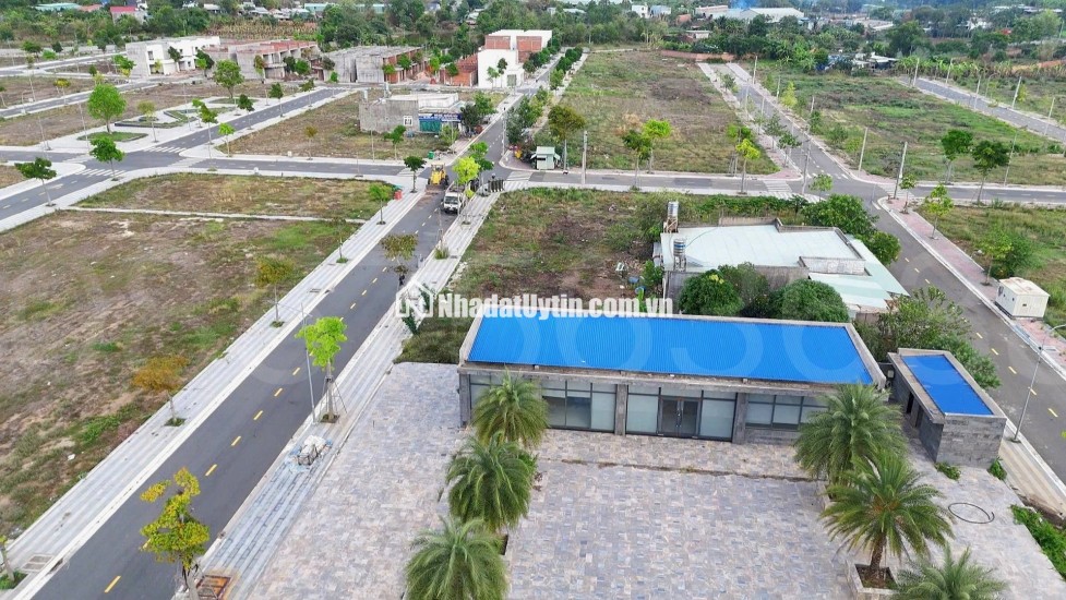 ĐẤT PHỦ HỒNG 7X19 ĐỐI DIỆN CỔNG VÀO SÂN GOLF
