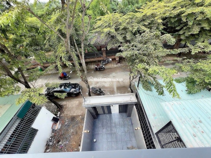 BÁN NHÀ PHỐ MỚI TINH THIẾT KẾ TÂN CỔ ĐIỂN - XE HƠI ĐẬU TRONG SÂN, ĐƯỜNG LÒ LU, P. TRƯỜNG THẠNH (Q9 CŨ )