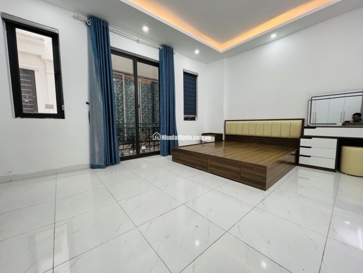 Chính chủ nhờ bán gấp căn nhà lô góc thang máy ở Đa Sỹ giá nhỉnh 7 tỷ