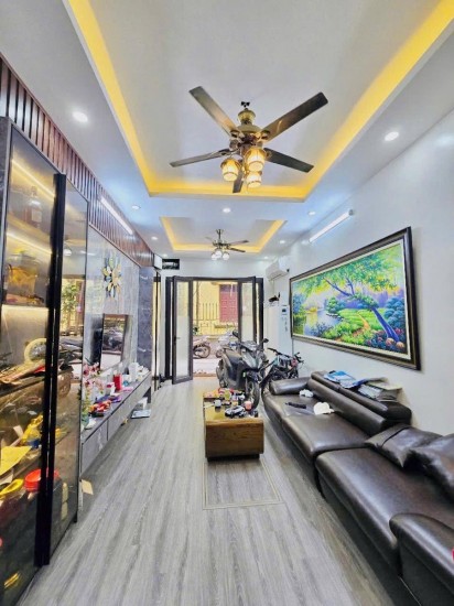 Chính chủ bán nhà Tân Xuân, Bắc Từ Liêm, DT 35m2, vị trí siêu đẹp, ô tô đỗ cửa