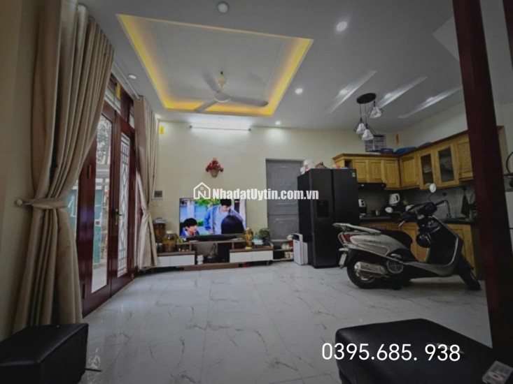 Chính chủ cần bán căn nhà lô góc 3 tầng sổ đỏ lh 0395685938
