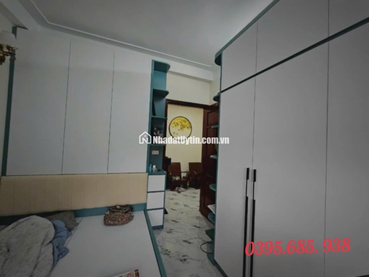 Chính chủ cần bán căn nhà lô góc 3 tầng sổ đỏ lh 0395685938