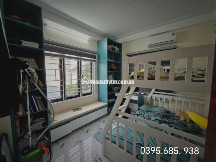 Chính chủ cần bán căn nhà lô góc 3 tầng sổ đỏ lh 0395685938