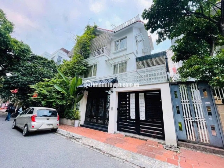 Bán nhà Hoàng Hoa Thám, Ba Đình, ngõ oto, gần mặt phố, 160m2, mặt tiền 12m, 22 tỷ.