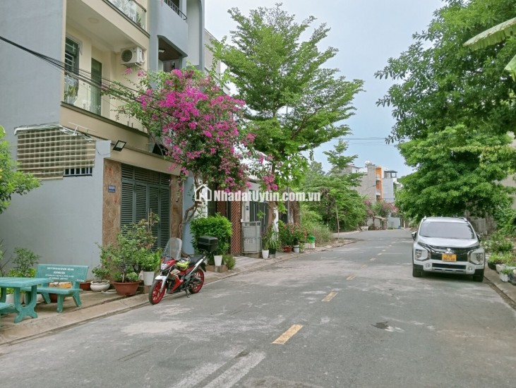 Nhà 2 tầng chính chủ bán đường Bưng Ông thoàn Quận 9