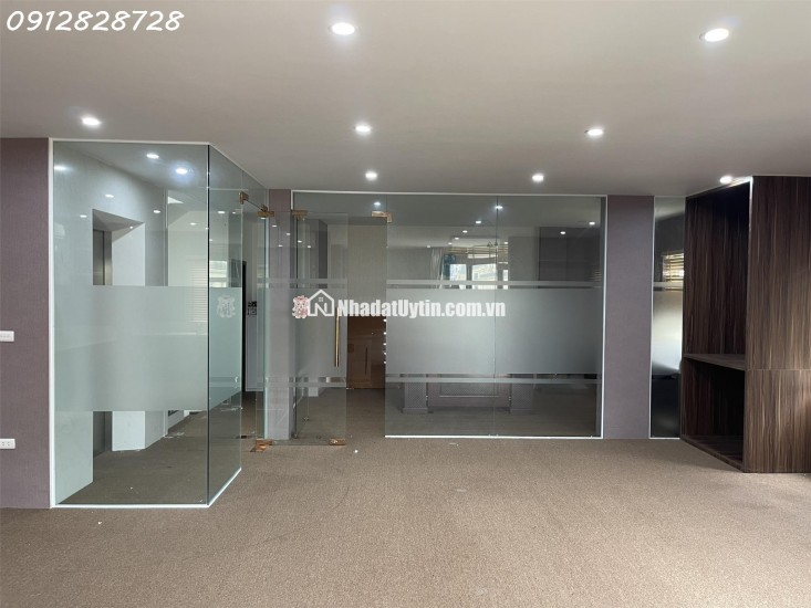 Cho thuê biệt thự ngõ 214 Nguyễn Xiển ,120m x 5 tầng 1 tum thông sàn , thang máy riêng có PCCC