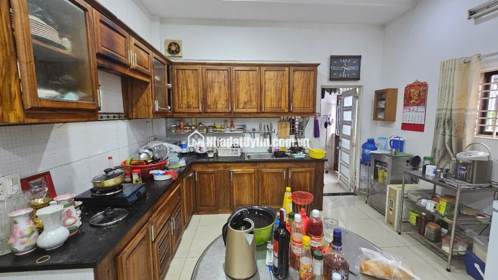 2  MĂTH HXT  ĐHT 42 - 200m2 (9,5x21) 2 sổ A4 - C4 - CHDV, VP Công Ty hoặc 2 căn 6 tầng - 60 tr/m2 rẻ nhất khu vực