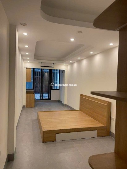 Nhà Lạc Long Quân, 6 tầng thang máy, diện tích 43m, mặt. tiền 3m thoáng đẹp.