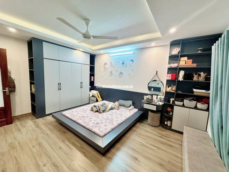 Nhà Tây Hồ, Nhà Lạc Long Quân! Diện tích 32m, 5 tầng, mặt. tiền. 5m!