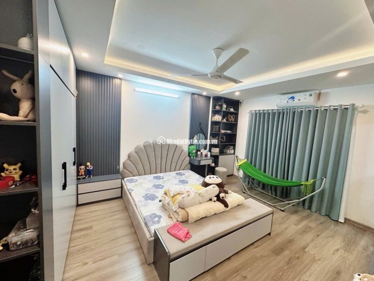 Nhà Xuân La, Lạc Long Quân! Diện tích 32m, 5 tầng, mặt. tiền. 5m!