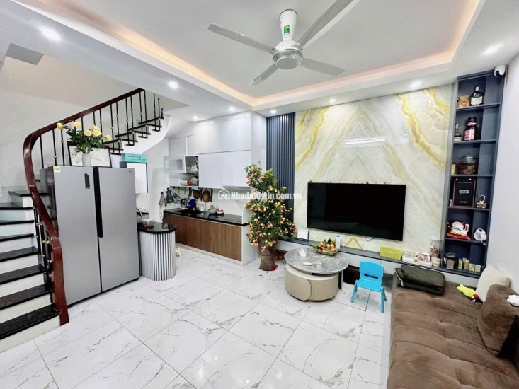 Nhà Xuân La, Lạc Long Quân! Diện tích 32m, 5 tầng, mặt. tiền. 5m!