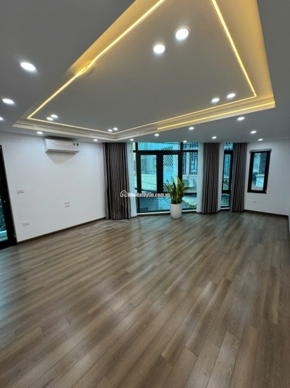 NGUYỄN VĂN CỪ, LONG BIÊN - 50M2 x 6 TẦNG- Ô TÔ VÀO NHÀ - THANG MÁY- 1KM RA CẦU CHƯƠNG DƯƠNG, 400M RA BỆNH VIỆN QUỐC TẾ, FULL NỘI THẤT TRANG TRỌNG