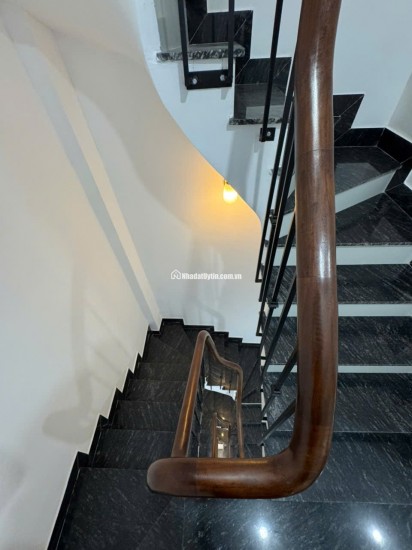 NGUYỄN VĂN CỪ, LONG BIÊN - 50M2 x 6 TẦNG- Ô TÔ VÀO NHÀ - THANG MÁY- 1KM RA CẦU CHƯƠNG DƯƠNG, 400M RA BỆNH VIỆN QUỐC TẾ, FULL NỘI THẤT TRANG TRỌNG