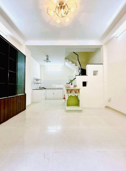 6 Tỷ nhỉnh: Nhà Quận 10 - ngay Bệnh Viện 115 - Xe hơi trong nhà 4 Tầng Ngang hơn 4m. VŨ 0933910039