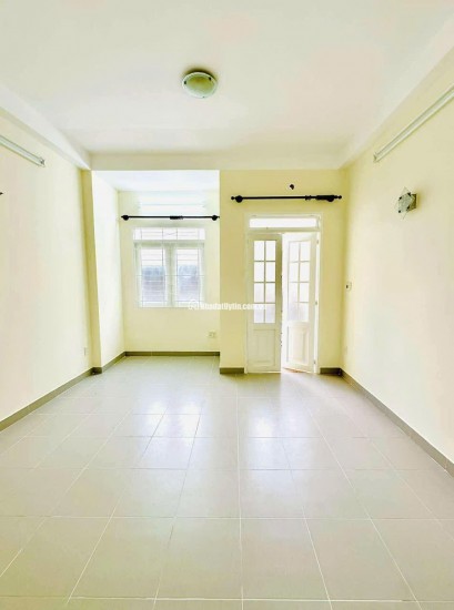 6 Tỷ nhỉnh: Nhà Quận 10 - ngay Bệnh Viện 115 - Xe hơi trong nhà 4 Tầng Ngang hơn 4m. VŨ 0933910039