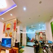 Bán nhà ngay MT Nguyễn Văn Hưởng, Thảo Điền, Quận 2.